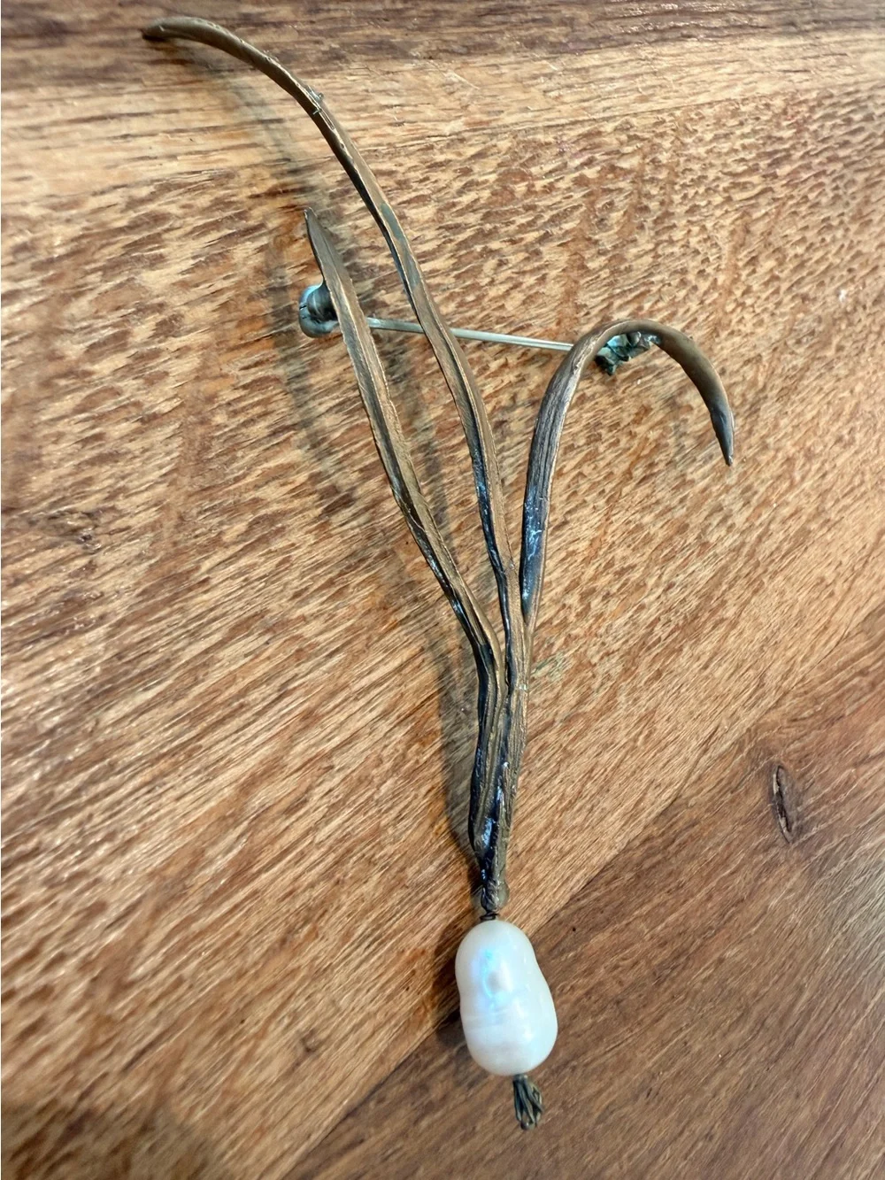 Vintage Michael Michaud freshwater pearl cast bronze scallion brooch